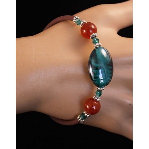 Браслет на струнке из сердолика и зеленого муранского стекла