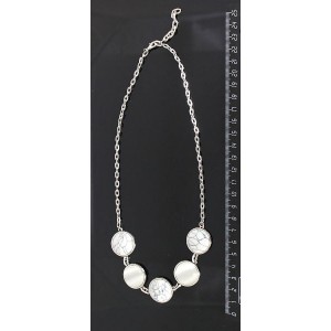 Колье из каулита и кошачьего глаза (иск.), на цепочке, 5 камней, круг 20мм