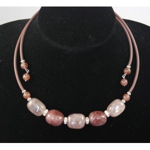 Колье из кварца земляничного на струнке, галтовка 20х15мм, 5 камней