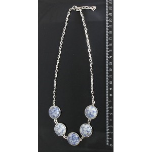 Колье из лазурита бело-синего, на цепочке, 5 камней, круг 20мм