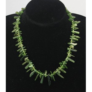 Бусы из нефрита, длинная галтовка