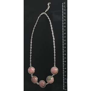 Колье из родонита, на цепочке, 5 камней, круг 20мм