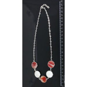 Колье из сердолика, огранка, и перламутра на цепочке, 5 камней, круг 20мм