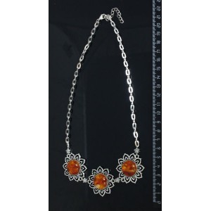 Колье из янтаря (нат., кабошон-мозаика), светлый, "3 цветка" на цепочке, 48-50см, круг 18мм
