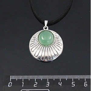 Кулон из авантюрина зеленого, круг 12мм, "ракушка"