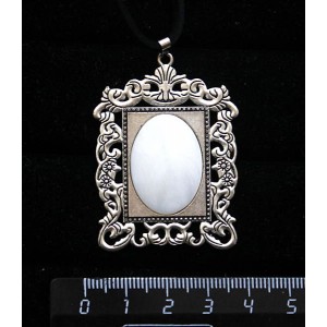 Кулон из перламутра белого,"портрет", овал 25х18мм
