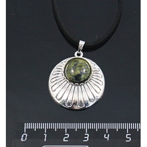 Кулон из змеевика, круг 12мм, "ракушка"