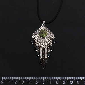 Кулон из змеевика,"роза", шарик агат чёрный 6мм,  круг 12 мм