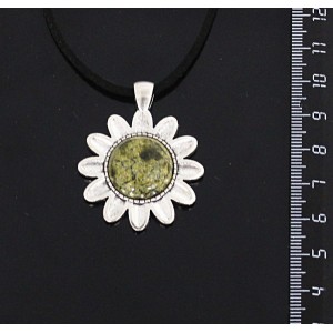 Кулон из змеевика, круг 18мм, "Маргаритка"