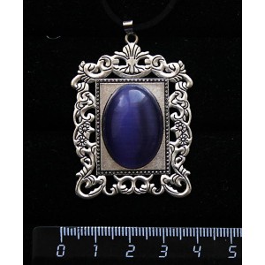 Кулон из кошачьего глаза (синт.), цвет фиолетовый,"портрет", овал 25х18мм