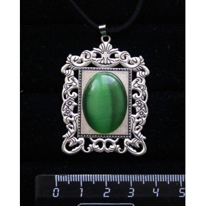 Кулон из кошачьего глаза (синт.), цвет зелёный,"портрет", овал 25х18мм