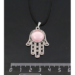 Кулон из кошачьего глаза (синт.), цвет розовый, круг 12мм, "хамса"