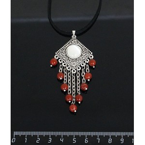 Кулон из кошачьего глаза (синт.),цвет белый,"роза",шарик яшма красная 6мм,  круг 12 мм