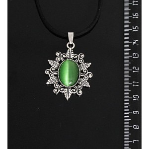 Кулон из кошачьего глаза (синт.), цвет зелёный, овал 18х13мм, "папоротник"