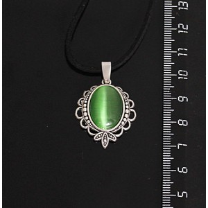 Кулон из кошачьего глаза (синт.), цвет зелёный, 18х13мм, "трилистник"