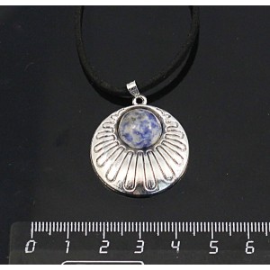 Кулон из лазурита бело-синого, круг 12мм, "ракушка"