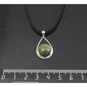 Кулон из нефрита, круг 12мм, "капелька"