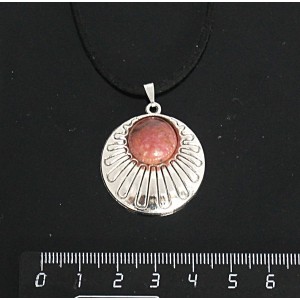 Кулон из родонита, круг 12мм, "ракушка"