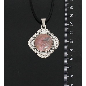 Кулон из родонита, основа квадрат 30мм, сеттинг круг 20мм