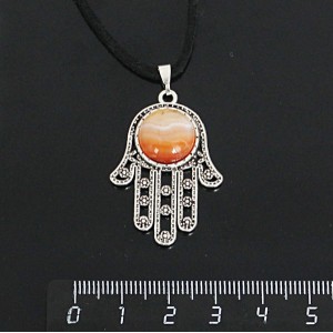 Кулон из cердолика полосатого, круг 12мм, "хамса"