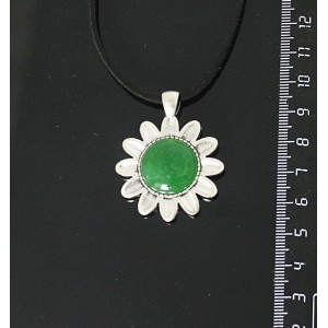 Кулон из кварца тонированного, цвет хризопраз, круг 18мм, "Маргаритка"