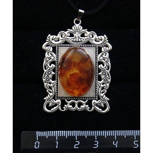 Кулон из янтаря светлого, кабошон-мозаика,"портрет", овал 25х18мм