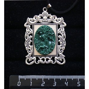 Кулон из крафтовой смолы, цвет темно-зеленый, кабошон "камея","портрет", овал 25х18мм