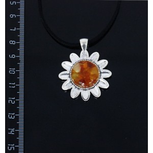 Кулон из янтаря (нат., кабошон-мозаика), светлый, круг 18мм, "маргаритка"
