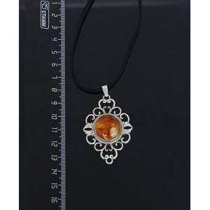 Кулон из янтаря (нат., кабошон-мозаика), светлый, круг 18мм, "ромб с узором"