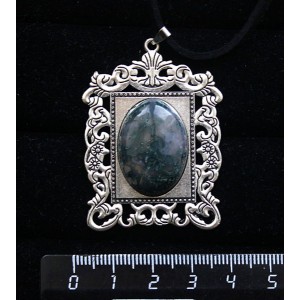 Кулон из яшмы зеленой,"портрет", овал 25х18мм