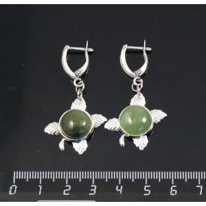 Серьги из нефрита, круг 12мм, "ягодка", швензы посеребрение