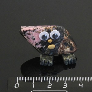 Сувенир "Домовой" из родонита 28*28*25мм