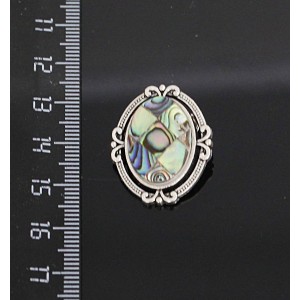 Брошь из гелиотиса, "4 лилии", овал 18х13мм