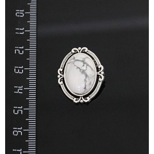 Брошь из каулита, "4 лилии", овал 18х13мм