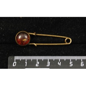 Брошь-булавка с янтарём темным, кабошон-мозаика, круг 12мм, цвет бронза