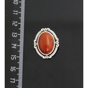 Брошь из яшмы красной, "4 лилии", овал 18х13мм