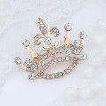 Брошь "Корона", цвет белый, цвет золотистый