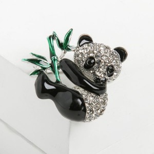 Брошь "Панда" с бамбуком, цветная, цвет серебристый (стразы, эмаль, бижутерный сплав)