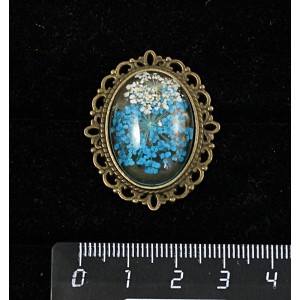 Брошь с кабошоном из пластика "два цветка",  цвет морская волна, овал 25х18мм, оправа с узором цвет бронза