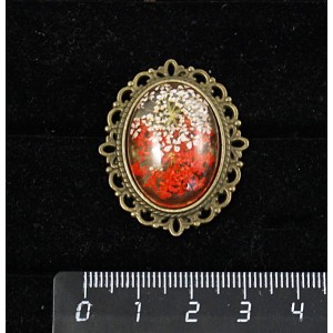 Брошь c кабошоном из пластика "два цветка", цвет красный, овал 25х18мм, оправа с узором цвет бронза