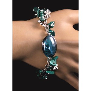 Браслет из малахита (галтовка) и муранского стекла (овал), на цепочке