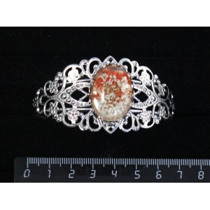 Браслет c кабошоном из пластика "два цветка", цвет красный, овал 25х18мм, жесткая основа, цвет ант.серебро