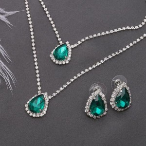 Комплект: серьги, колье "Жаклин" дуэт, капля, цвет бело-изумрудный, цвет серебристый (стекло, стразы, бижутерный сплав)