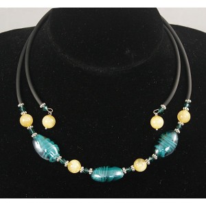 Колье на струнке из цитрина и зеленого муранского стекла