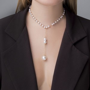 Колье с жемчугом "Олимпия" три бусины, цвет белый, цвет золотистый, 32 см (пластик)