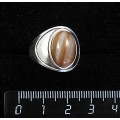 Кольцо из агата кофейного (тонировка), литое широкое, цвет родиум, сеттинг овал 14х10мм р-р 17.5