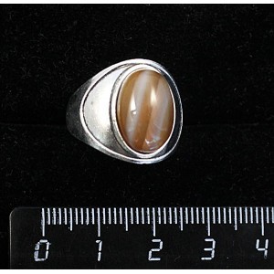 Кольцо из агата кофейного (тонировка), литое широкое, цвет родиум, сеттинг овал 14х10мм р-р 17.5