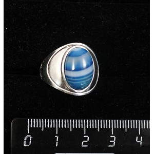 Кольцо из агата синего (тонировка), литое широкое, цвет родиум, сеттинг овал 14х10мм р-р 17.5