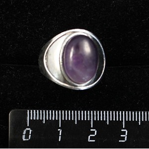 Кольцо из аметиста, литое широкое, цвет родиум, сеттинг овал 14х10мм р-р 17.5
