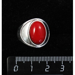 Кольцо из коралла красного (иск.), литое широкое, цвет родиум, сеттинг овал 14х10мм р-р 17.5